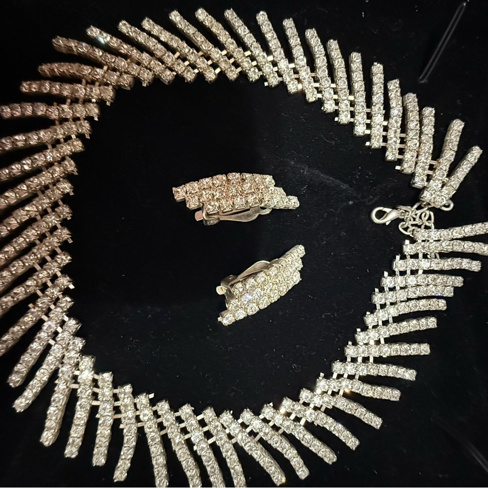 Elegant Silver Rhinestone Necklace and Earring Set